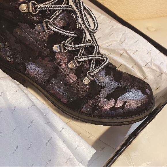 Dolce Vita Leda Booties in camo fabric - Picture 5 of 6